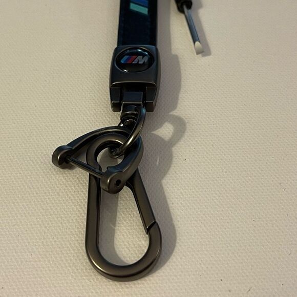 BMW Motorsports Key Fob Keychain in Black Leather with Logo NWT - Picture 3 of 4